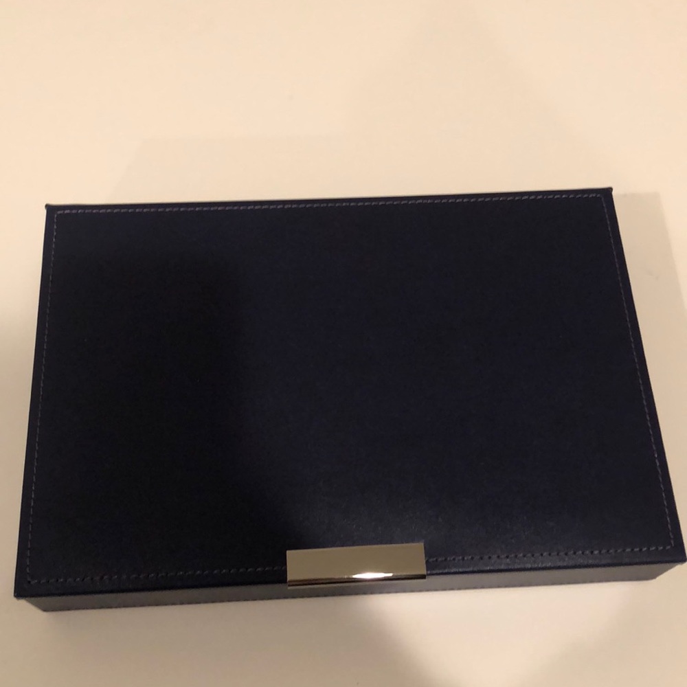 *NWB* Wolf Medium Jewelry Box